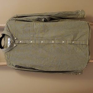 Old Navy The Classic Regular Fit Built In Flex Button Down Shirt